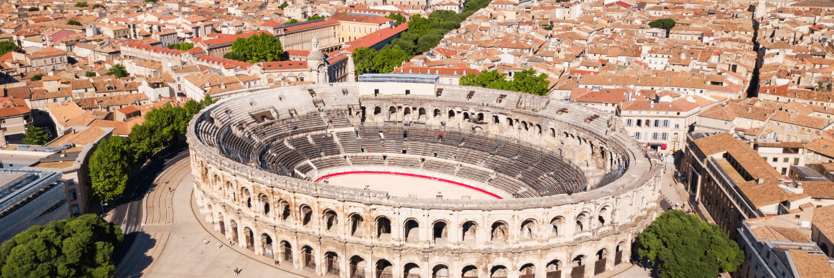 arènes de Nîmes auberge de jeunesse Nîmes